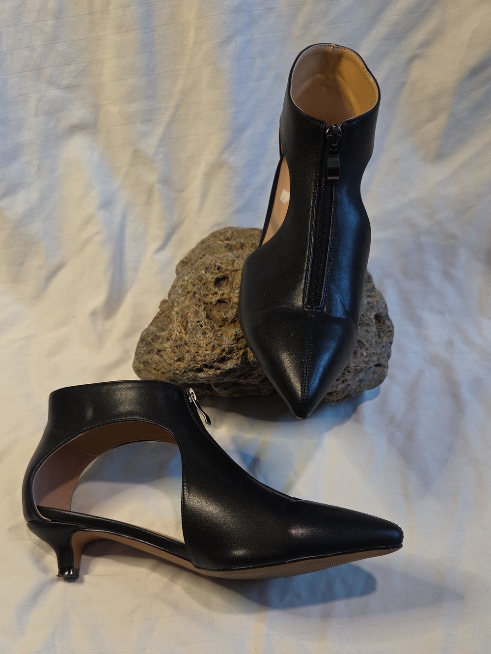 Black Pointed Toe Cutout Kitten Heel Ankle Urban Outfitter? Boots Sz8